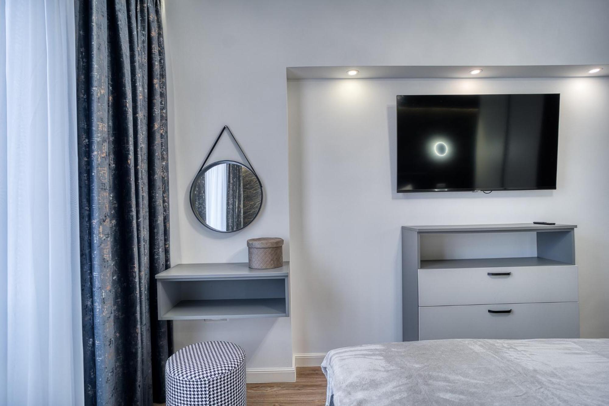 City Chic Retreat: Newly Renovated 1Br Apartment 布加勒斯特 外观 照片