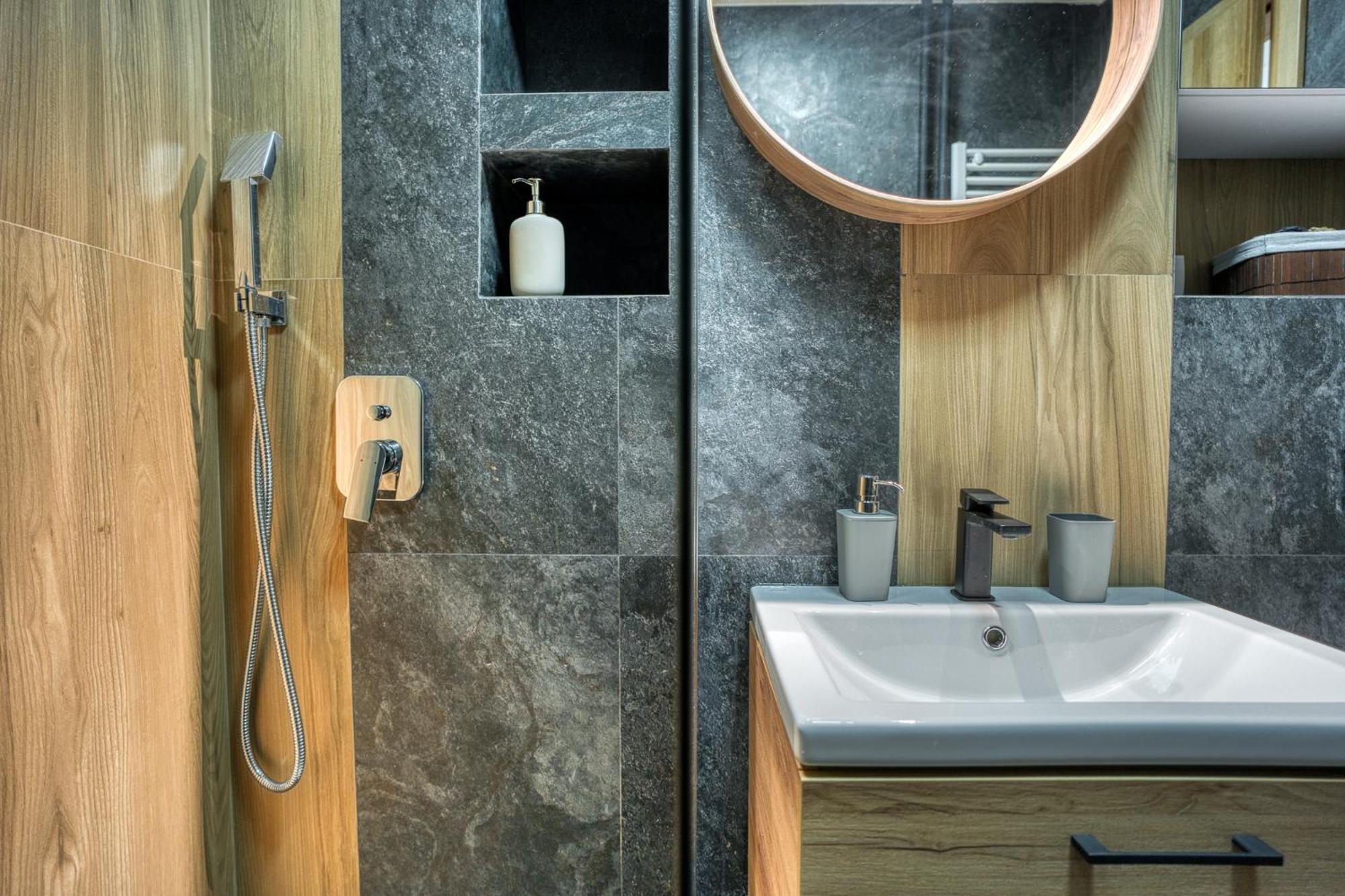 City Chic Retreat: Newly Renovated 1Br Apartment 布加勒斯特 外观 照片